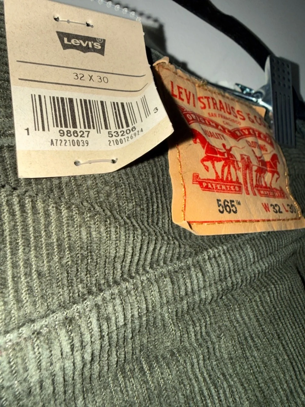 NWT Men's Levi’s Olive Green 565™ Loose Corduroy Jeans - Classic Straight Fit